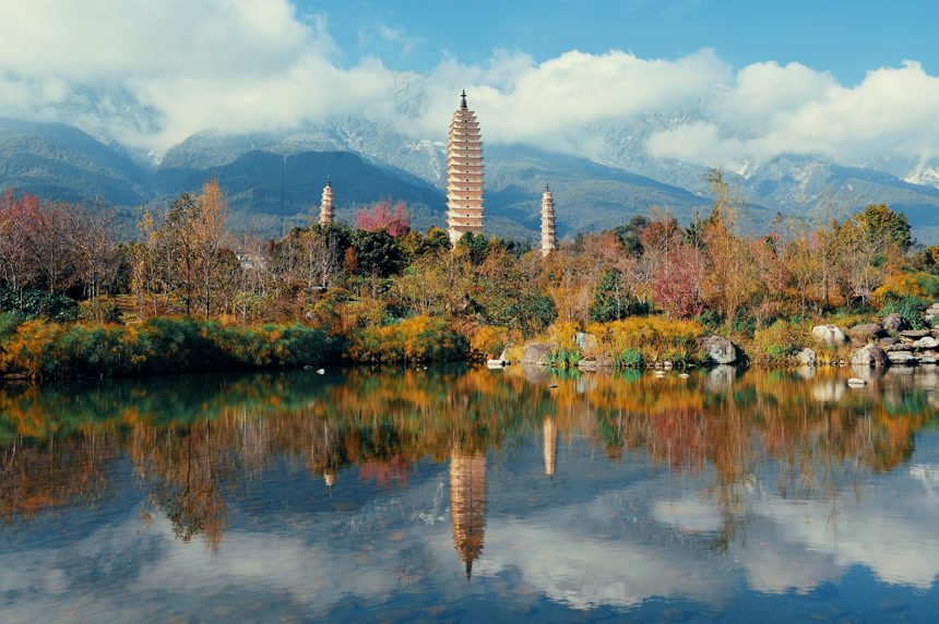 云南昆明大理崇圣寺三塔旅游景观