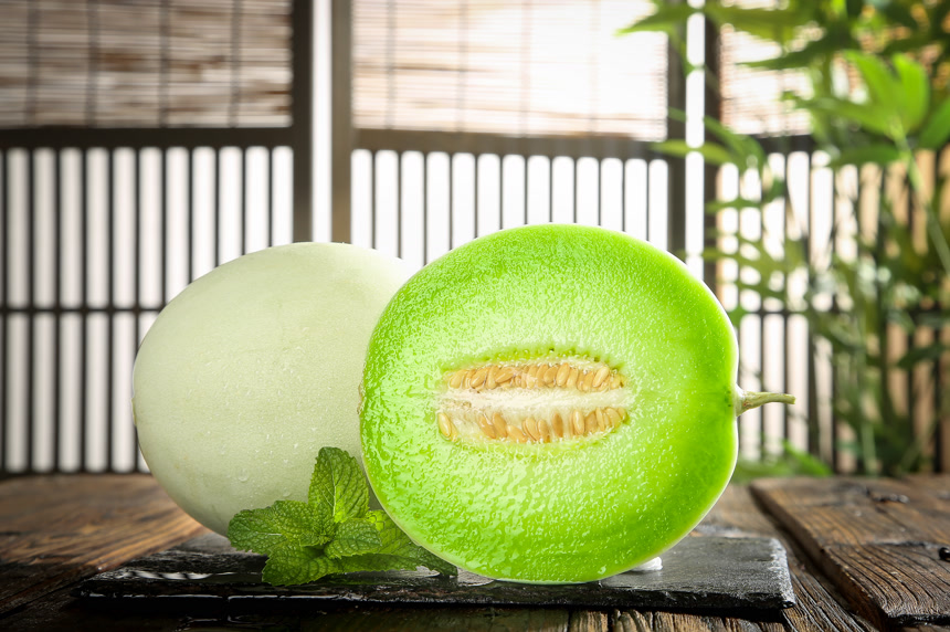 木底上的玉菇甜瓜