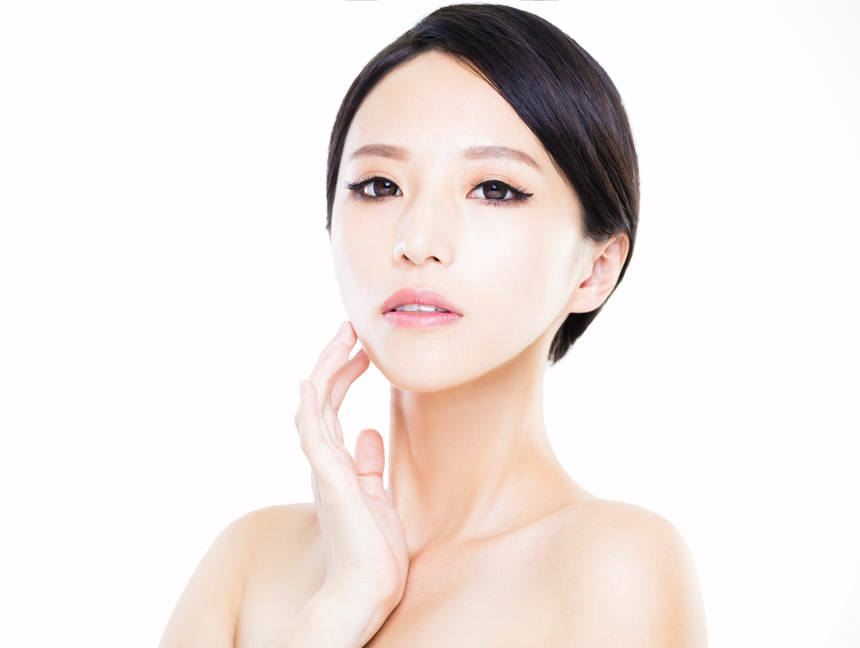 年轻女人用手抚摸脸蛋五官展示白底图美业美容