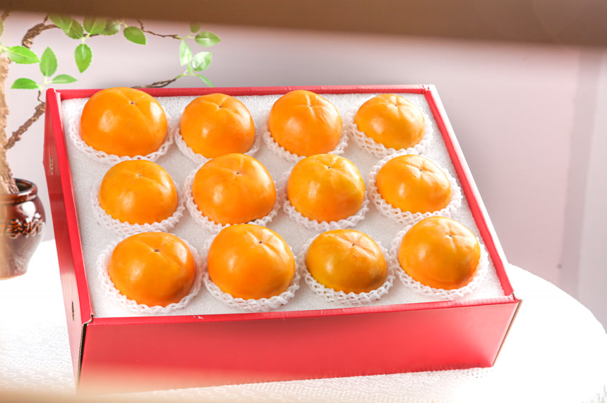 盒子装着水果脆柿