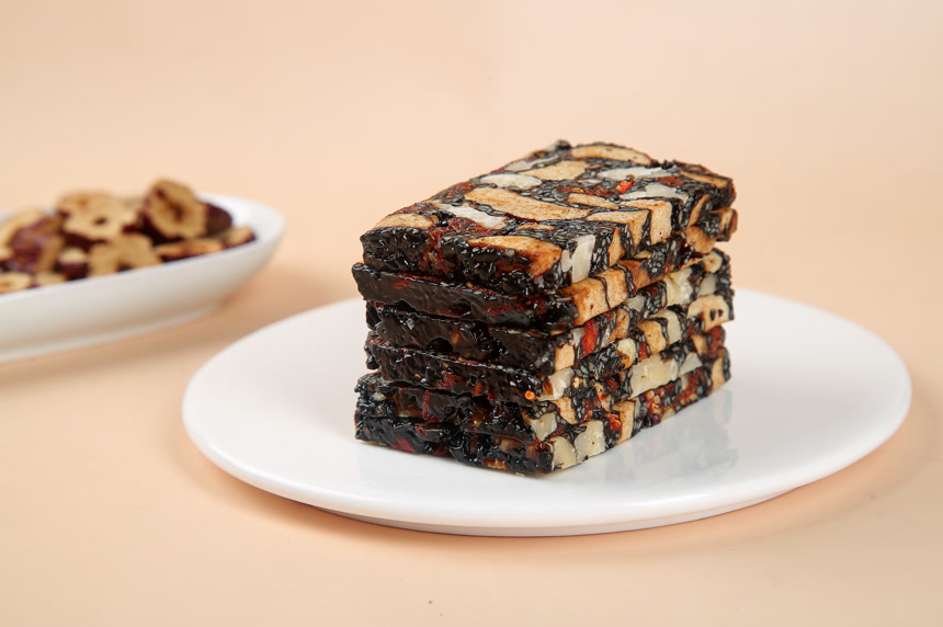 浅底上的阿胶糕