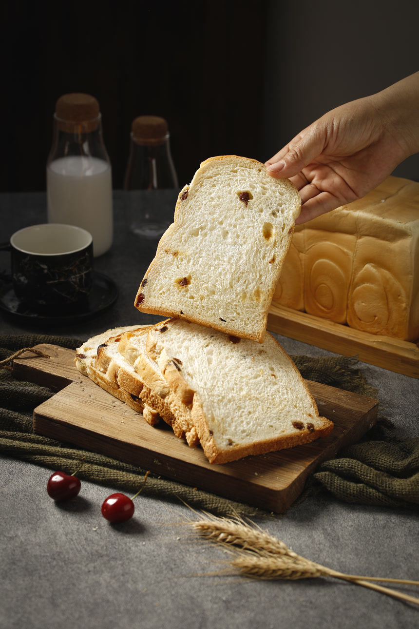 深底上的蔓越莓吐司