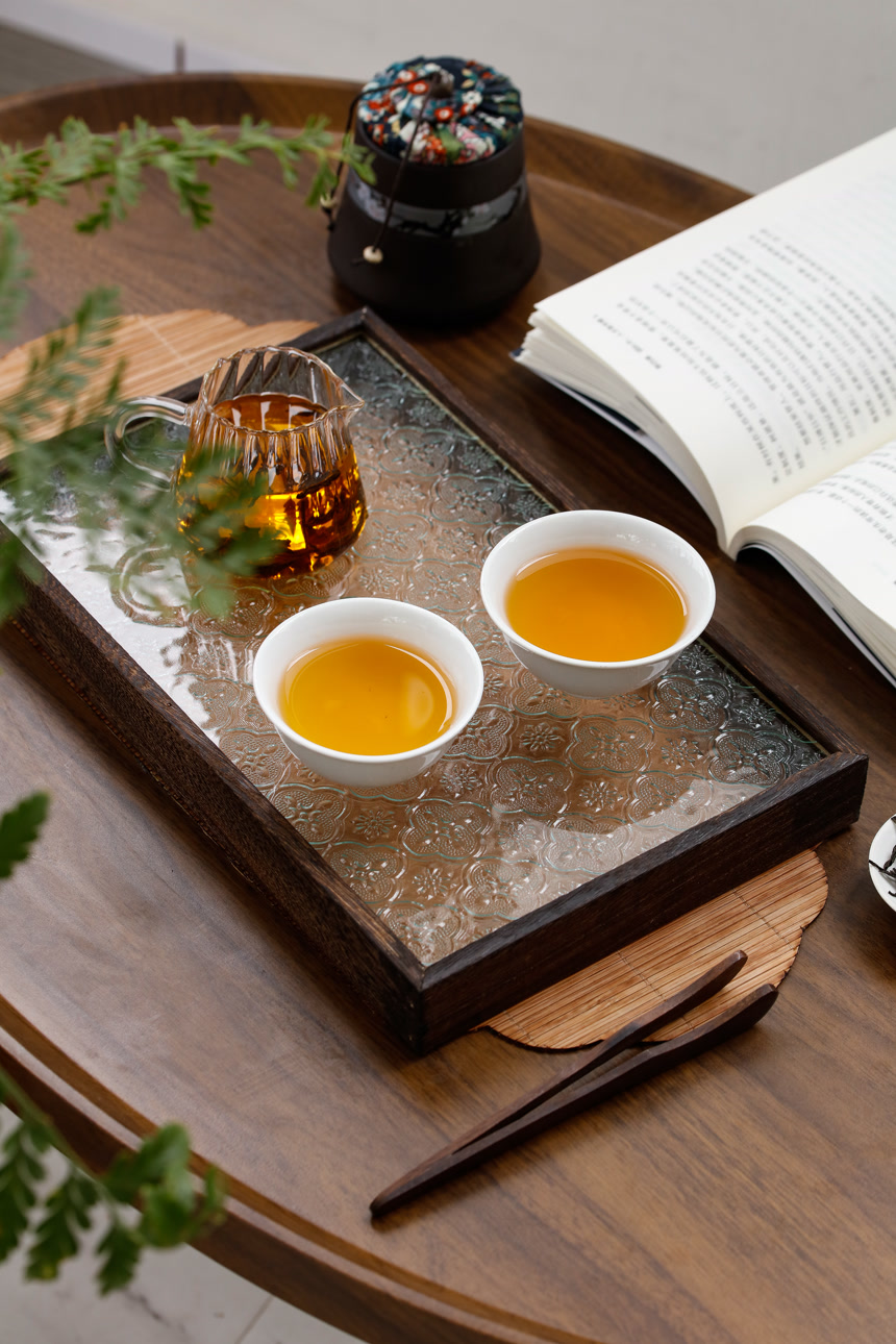 深底上的普洱茶