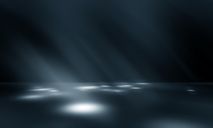 阳光透过窗户照射进来的光影