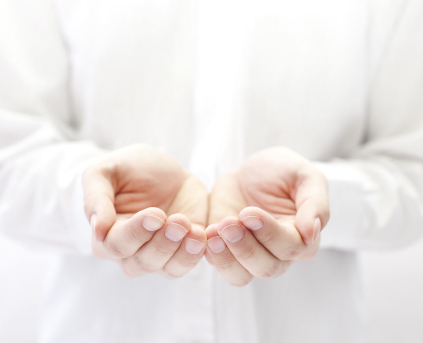 双手手捧呵护关爱白底图展示概念