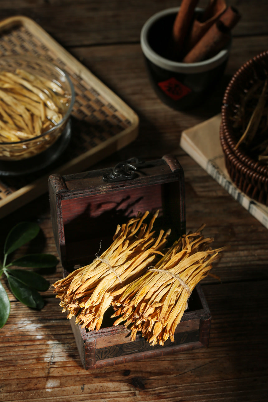 深底上的黄花菜