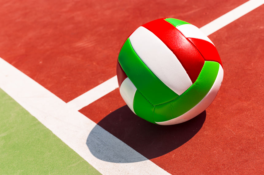 球场上的排球 运动器材  排球运动