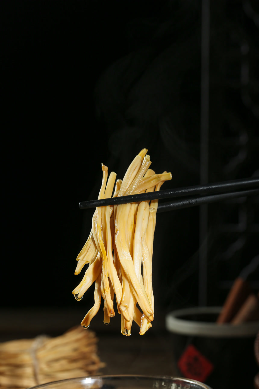 深底上的黄花菜