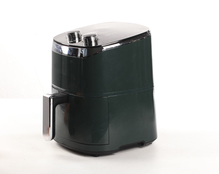 白底上的空气炸锅