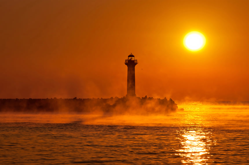 大海灯塔日出人生引导希望之光