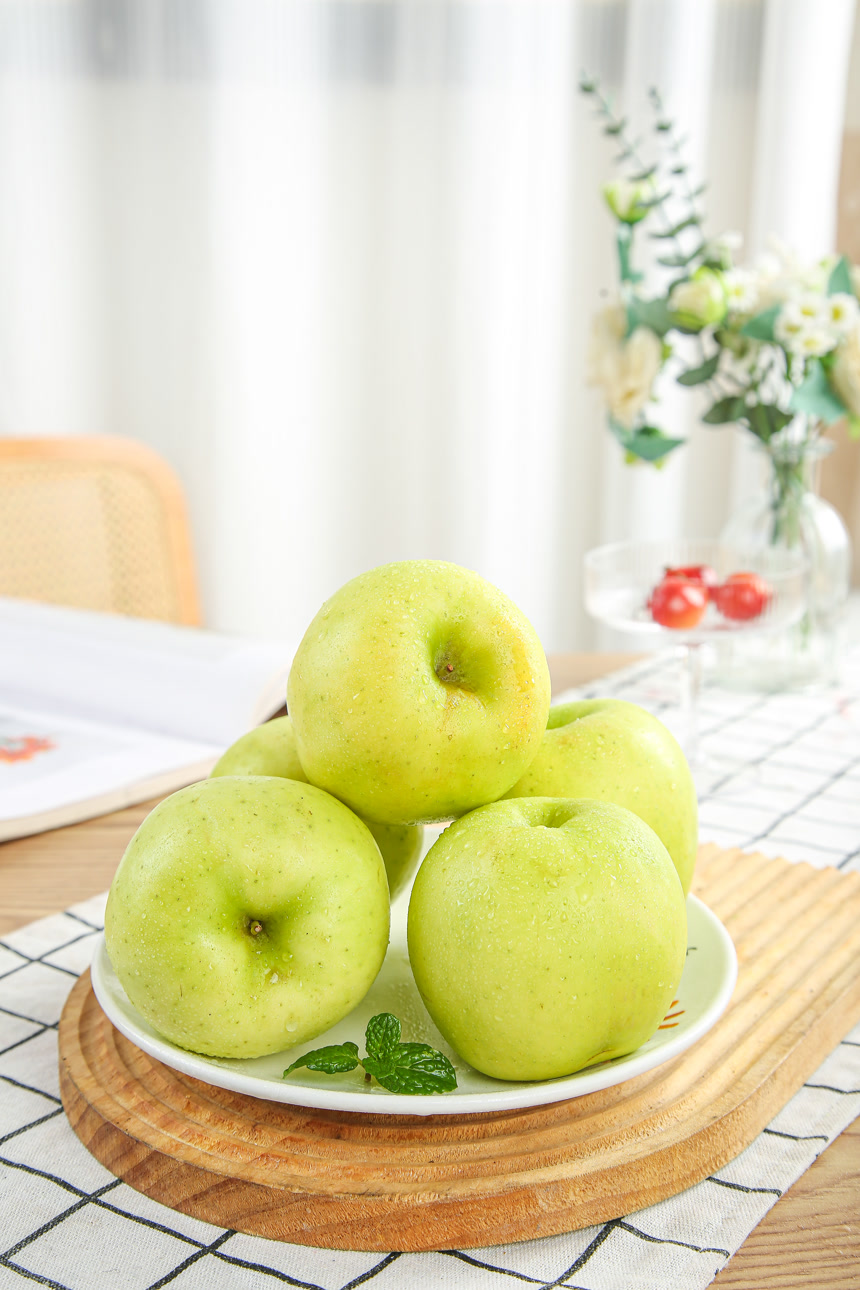 浅底上的瑞雪苹果