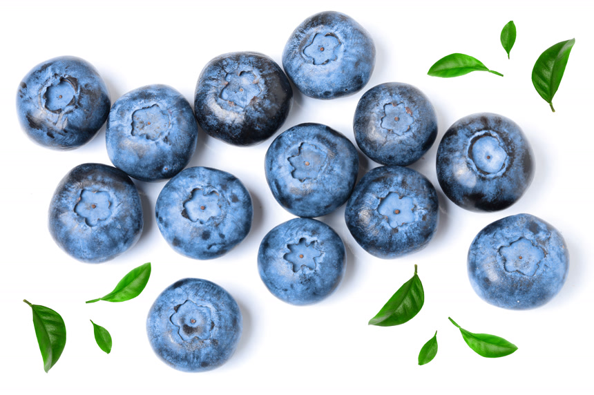 新鲜成熟的蓝莓与叶子白底顶部视图  水果店商品宣传图