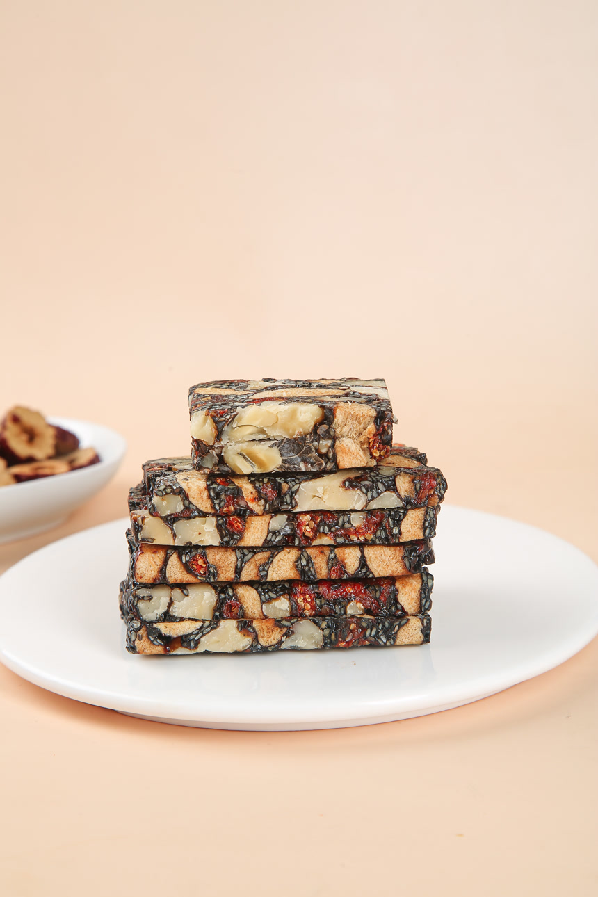 浅底上的阿胶糕