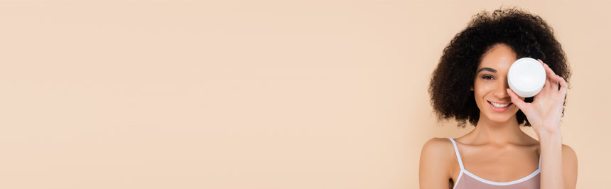 非洲裔美国女人化妆品年轻漂亮的亚洲女子皮肤清新美容肖像 