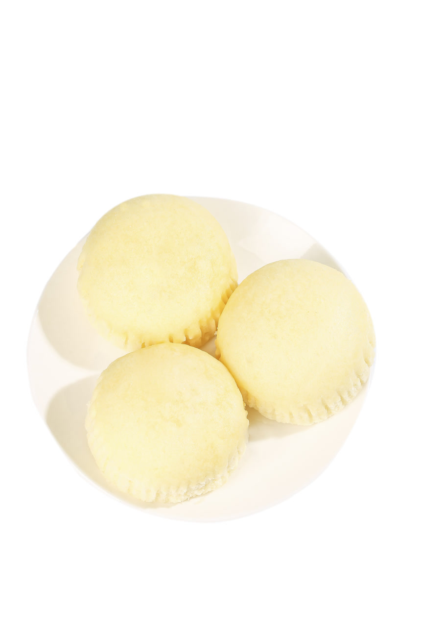 白底上的蒸蛋糕