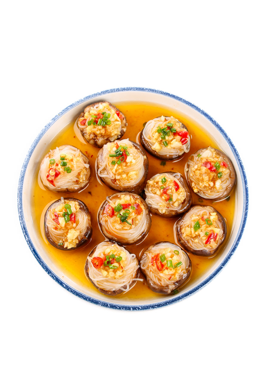 盘子里的香菇蒸粉丝