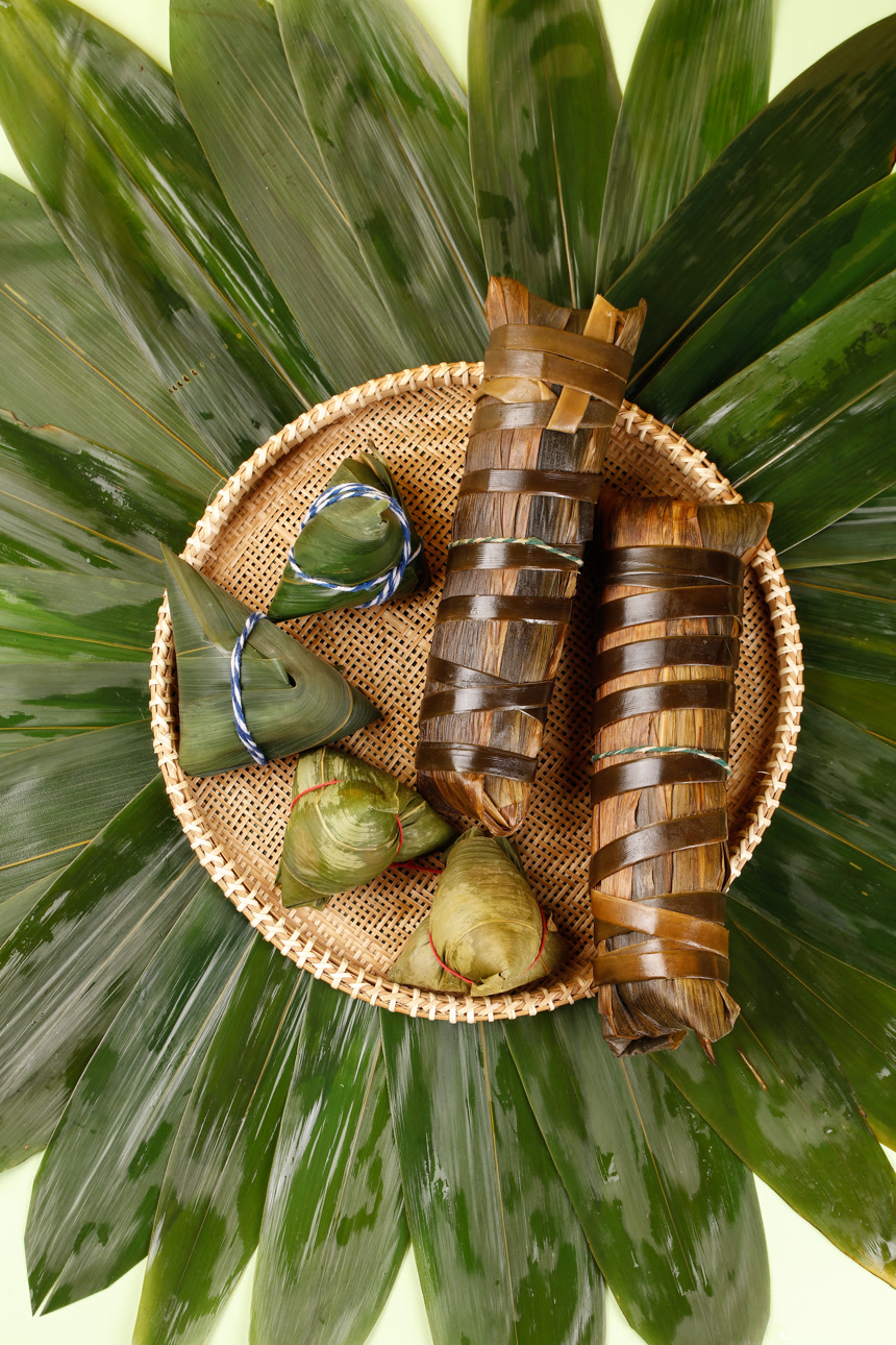 深底上的粽子制作