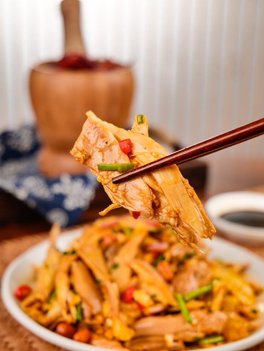 浅底上的手撕鸡