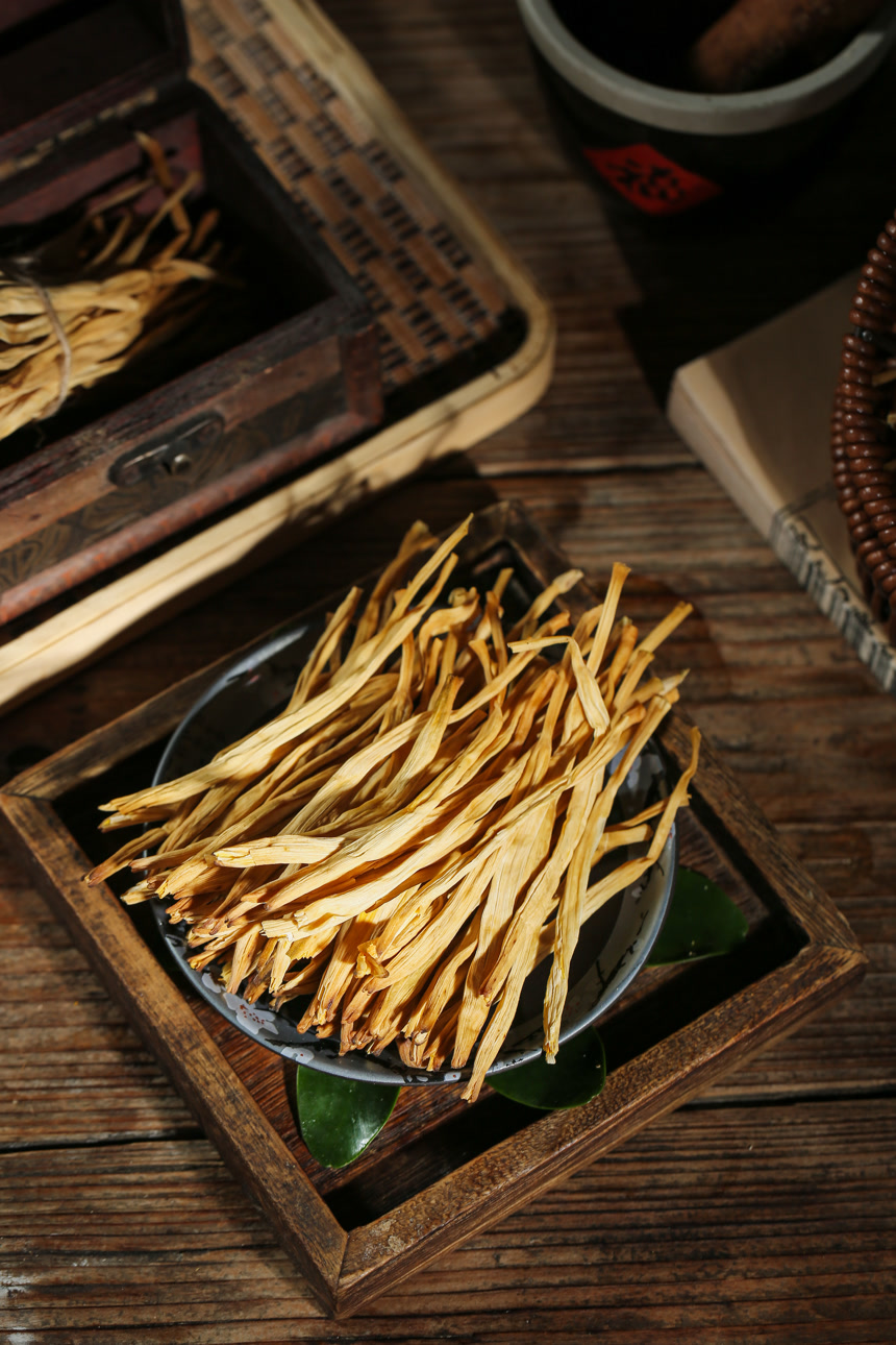 深底上的黄花菜