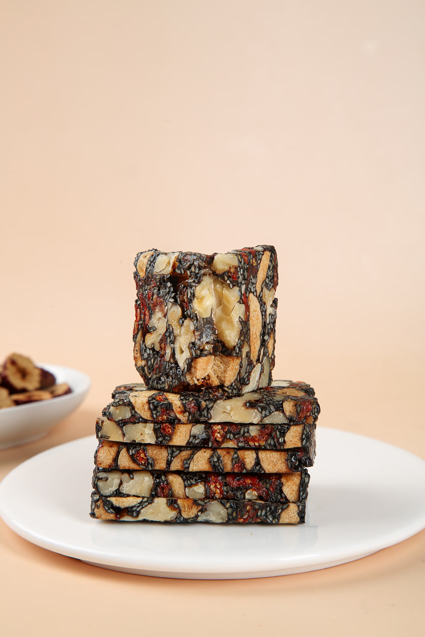 浅底上的阿胶糕