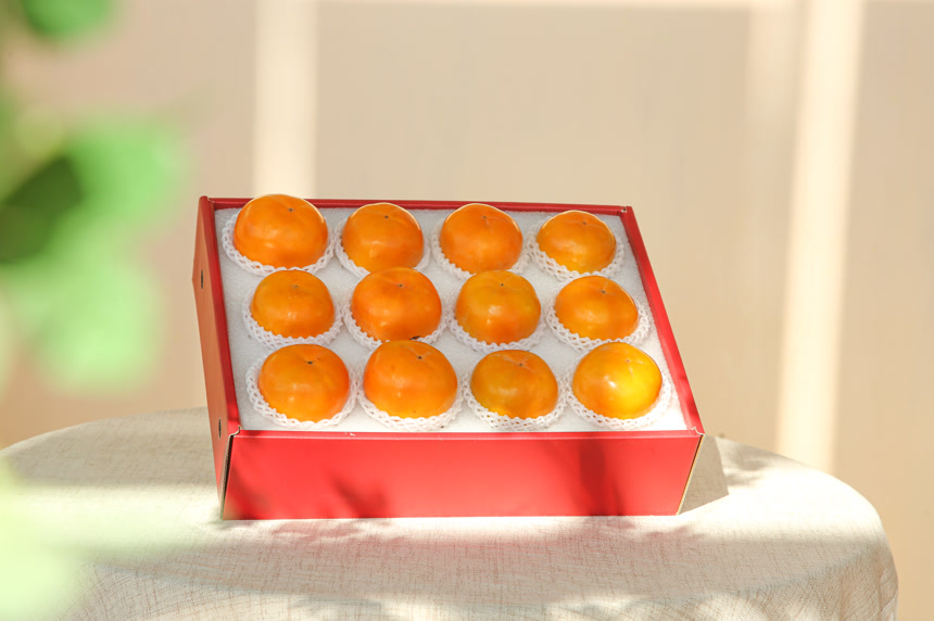 盒子装着水果脆柿
