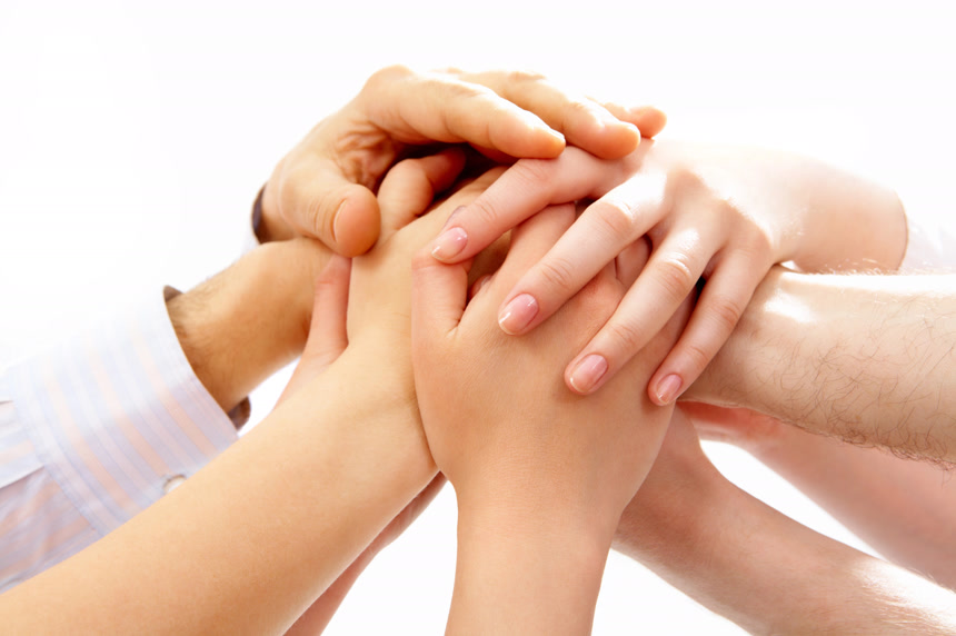 白底图团结商务握手交谈合作共赢