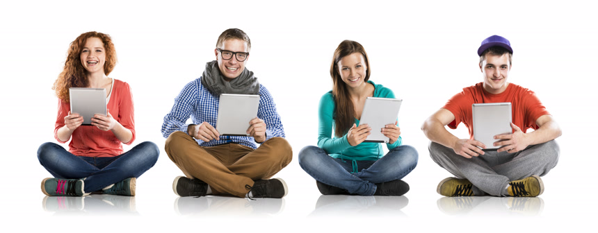 外国年轻人与平板电脑白底图