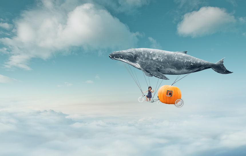 蓝天白云下坐在南瓜车上鲸鱼热气球的小女孩超现实概念图电脑背景图