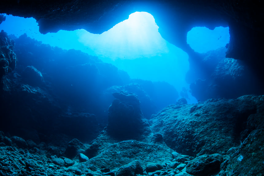 美丽的水下洞穴景观自然景观