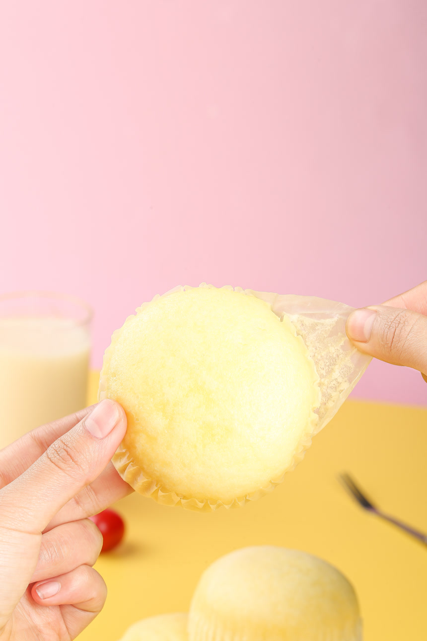 浅底上的蒸蛋糕