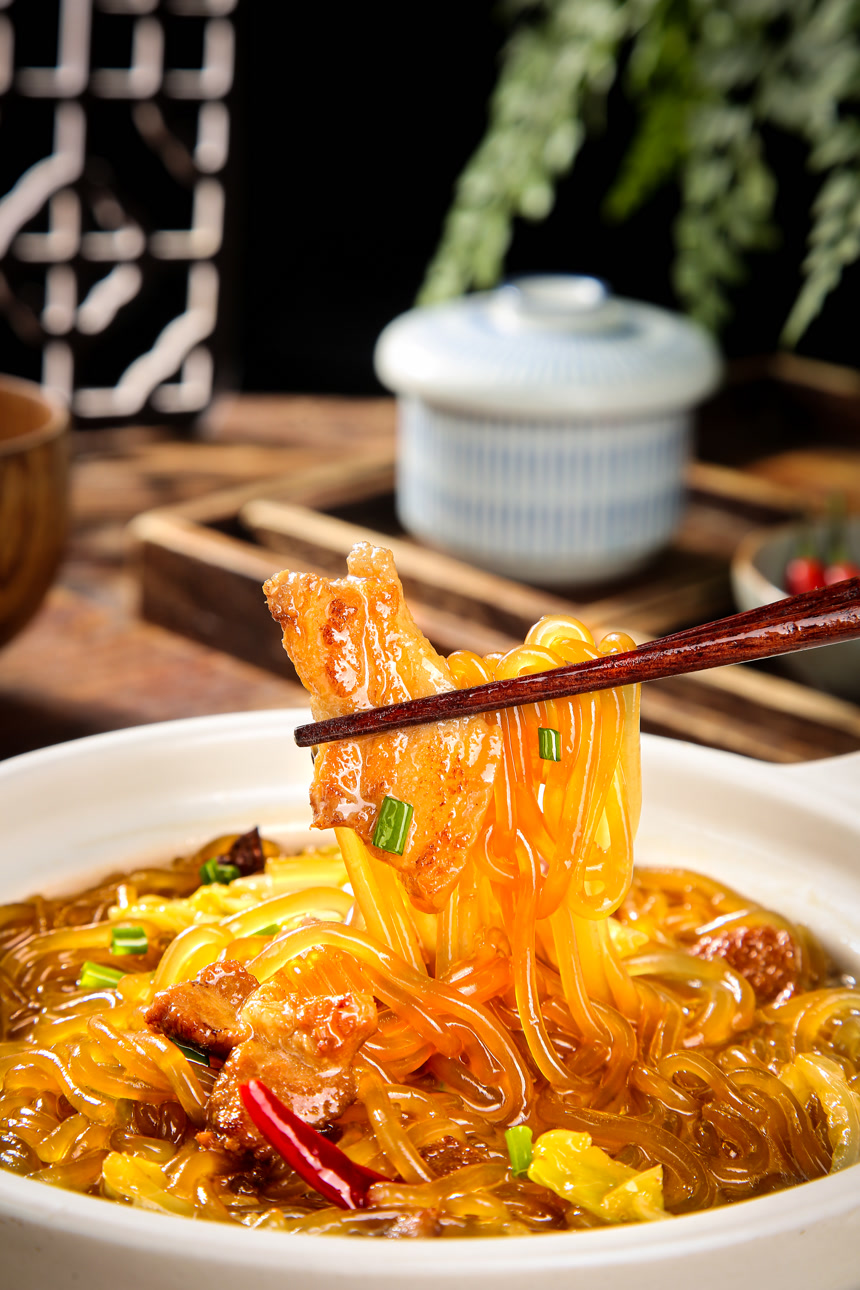 碗里的猪肉炖粉条