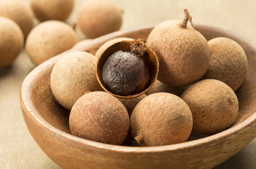  木碗里的龙眼干果食物背景壁纸