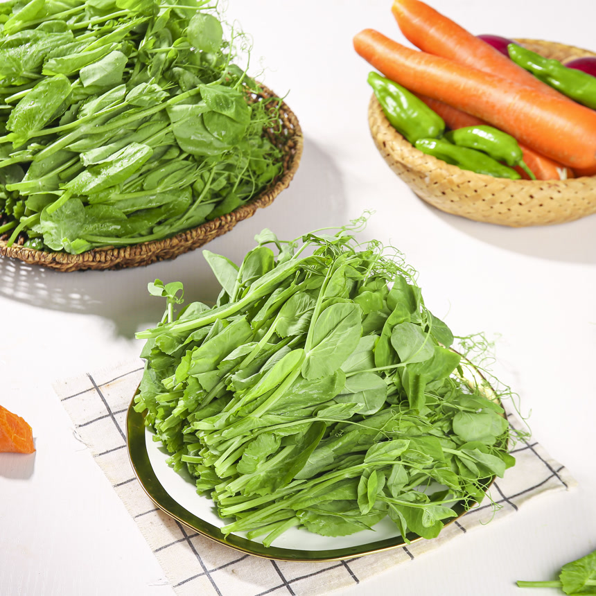 浅底上的豌豆尖