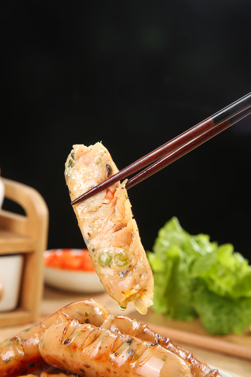 木底上的膳食蔬菜肠