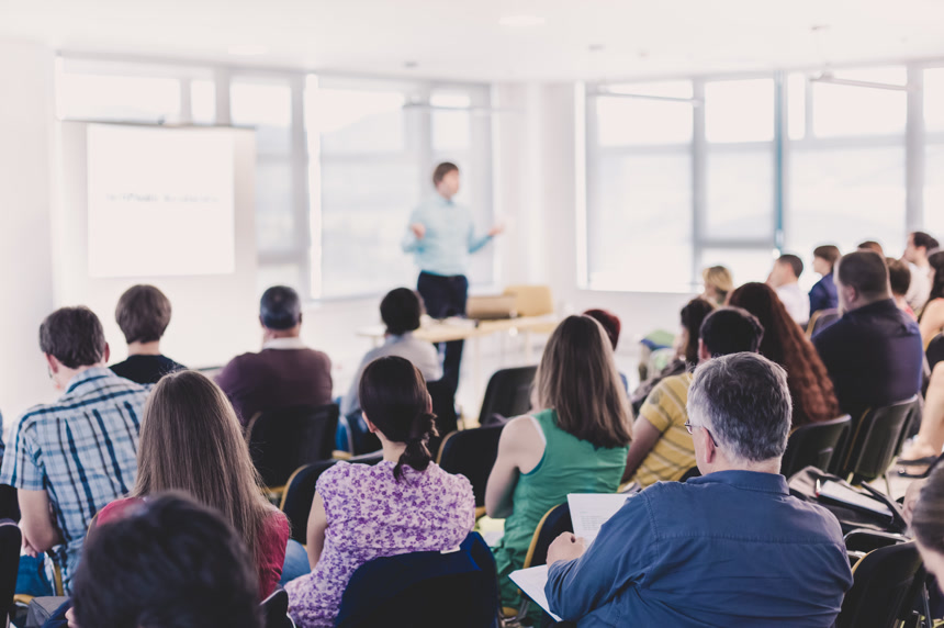 在商务会议及演示文稿的演讲者商务培训