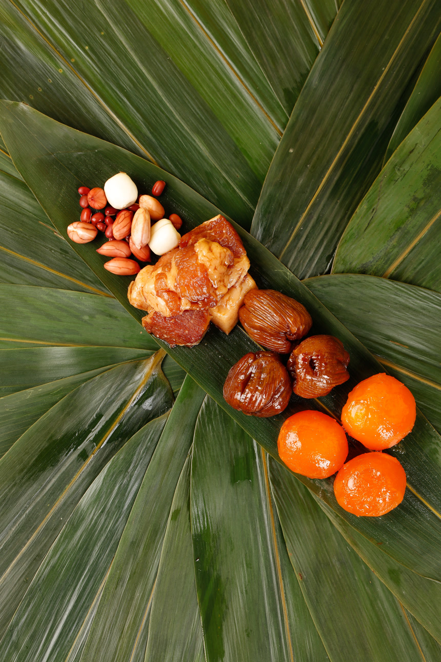 深底上的粽子制作