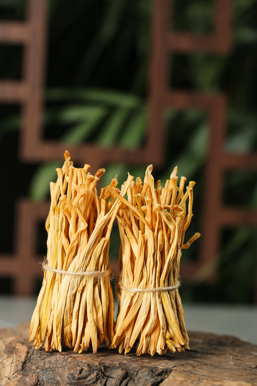 深底上的黄花菜