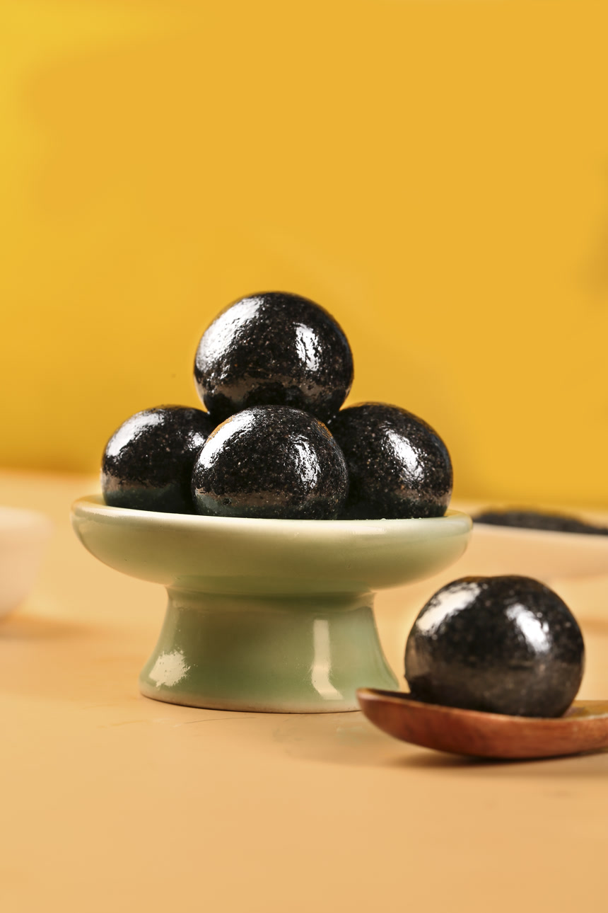 浅底上的芝麻丸