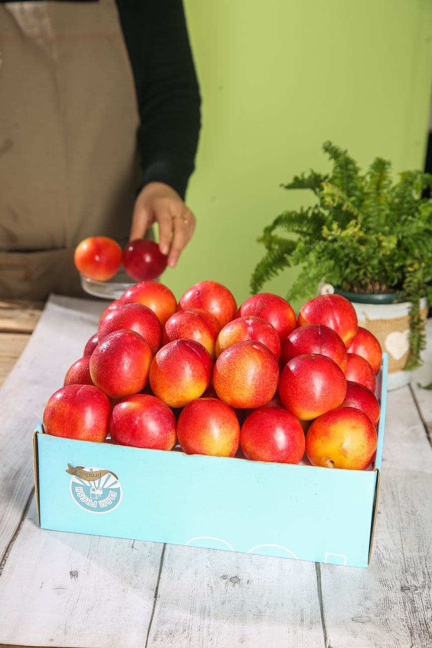 木底上的珠宝李