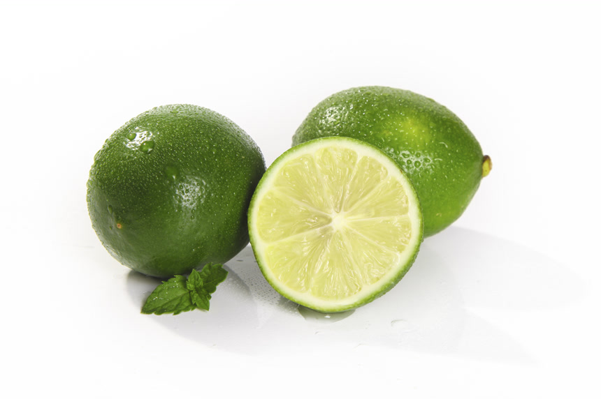 白底上的无籽青柠檬