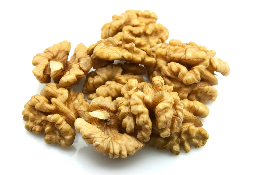 一堆剥好皮的核桃仁核桃肉白底图坚果年货美食零食健康食品