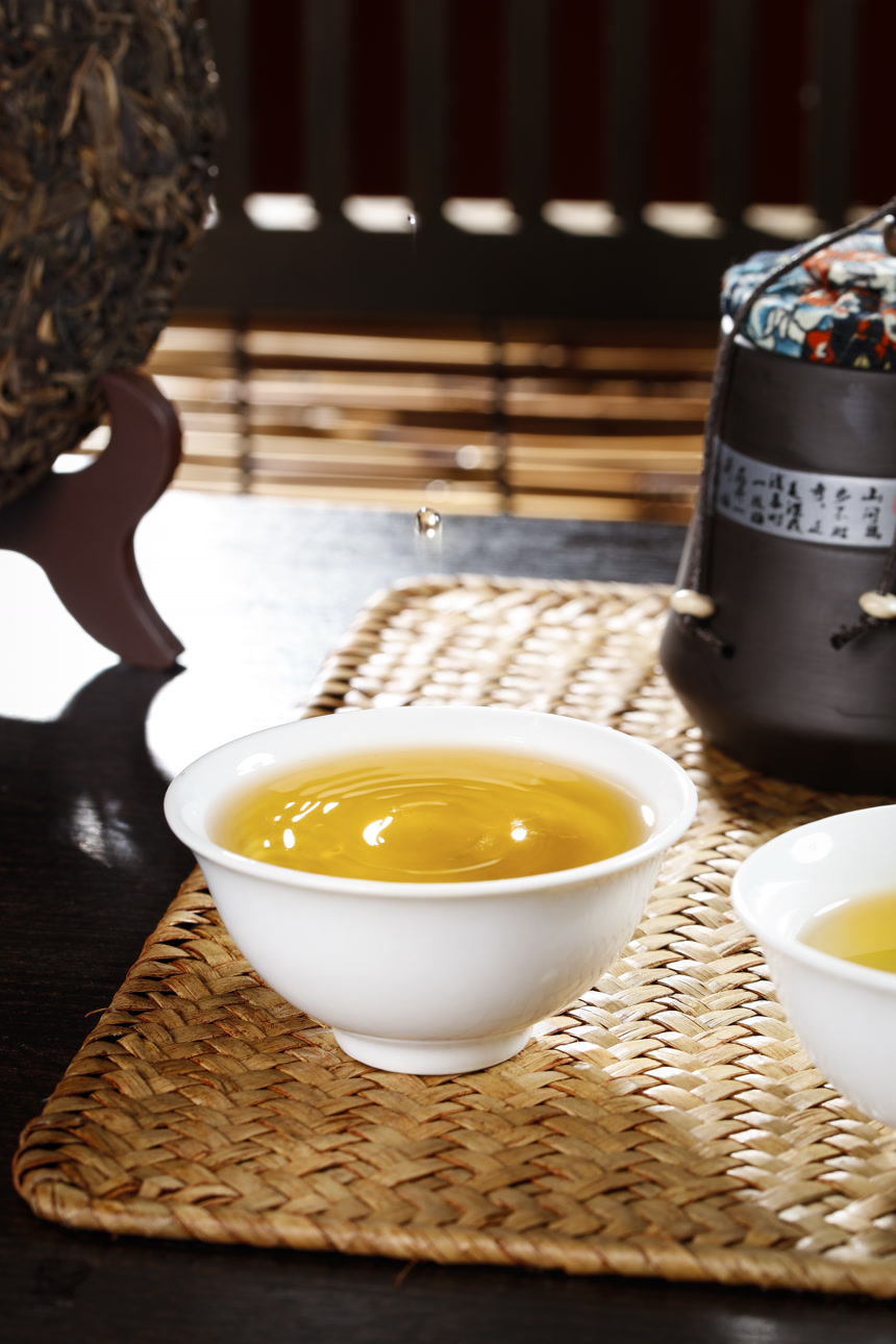 深底上的普洱茶