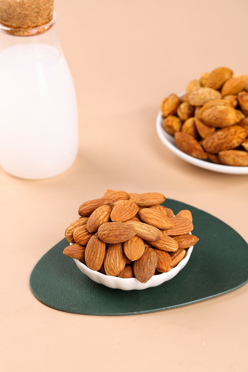 浅底上的巴旦木