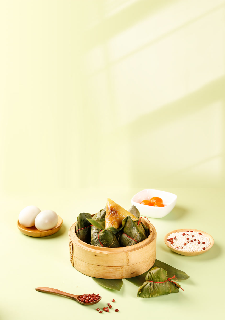 浅底上的糯米粽子