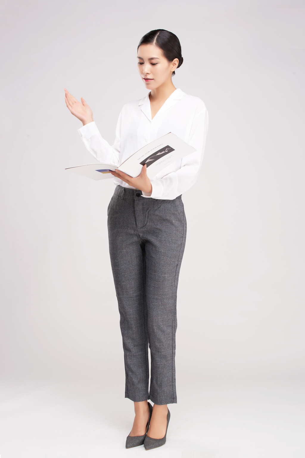 女性商务形象照背景图片