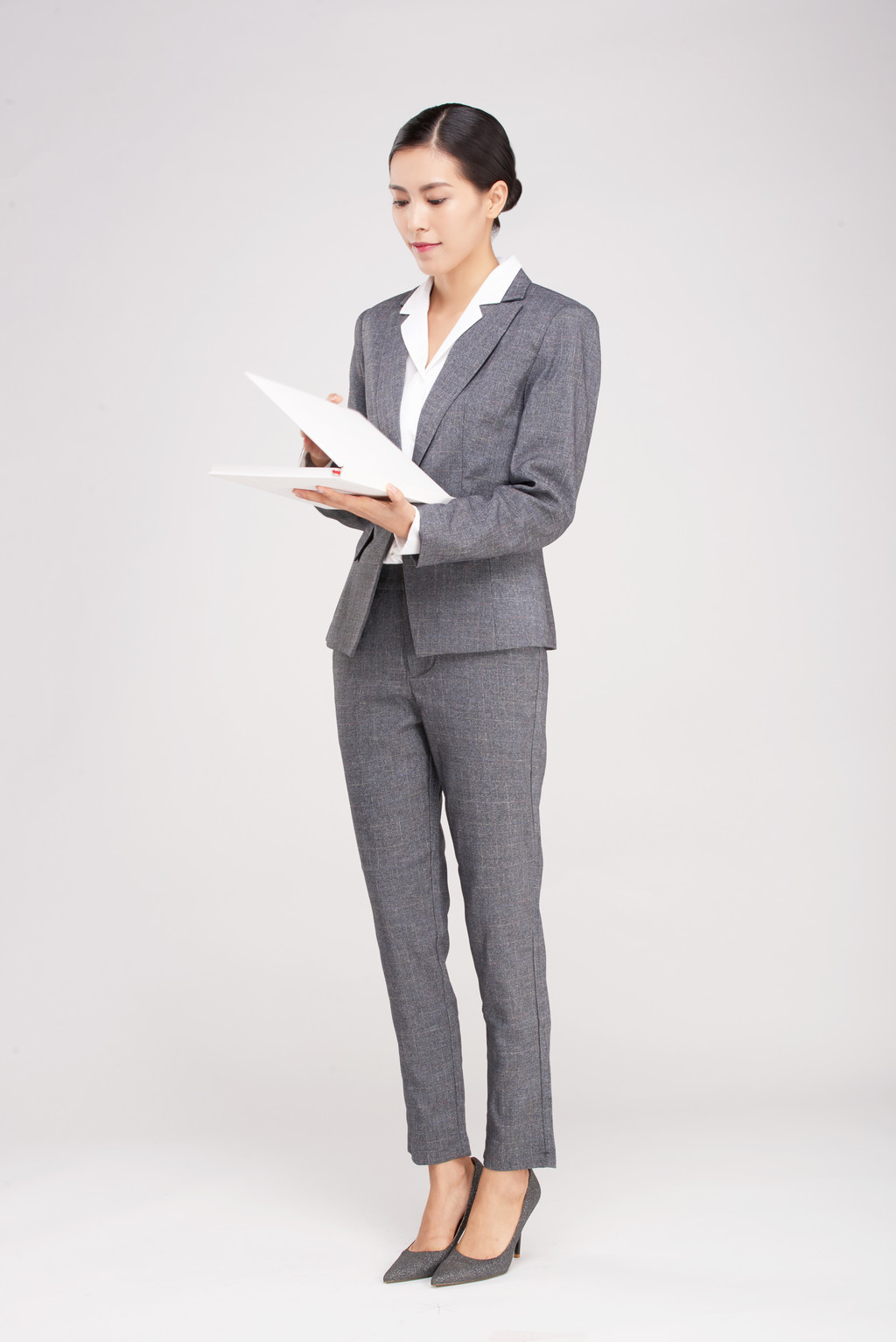 女性商务形象照背景图片