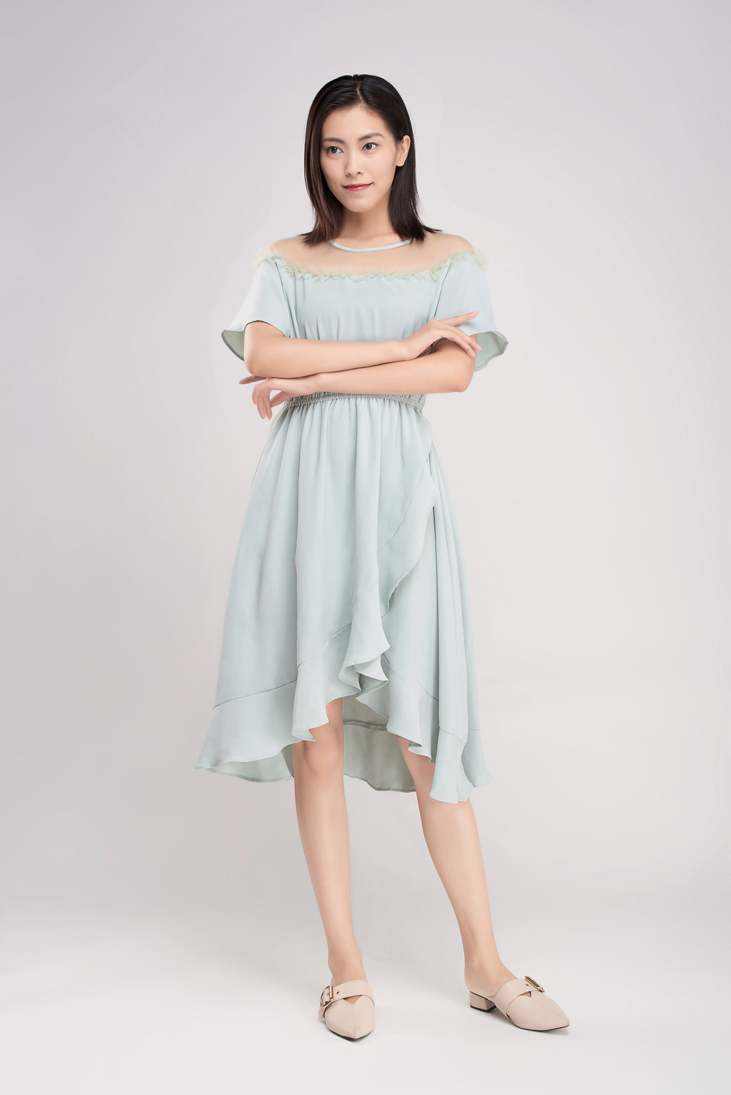 浅绿色服装模特全身像背景图片