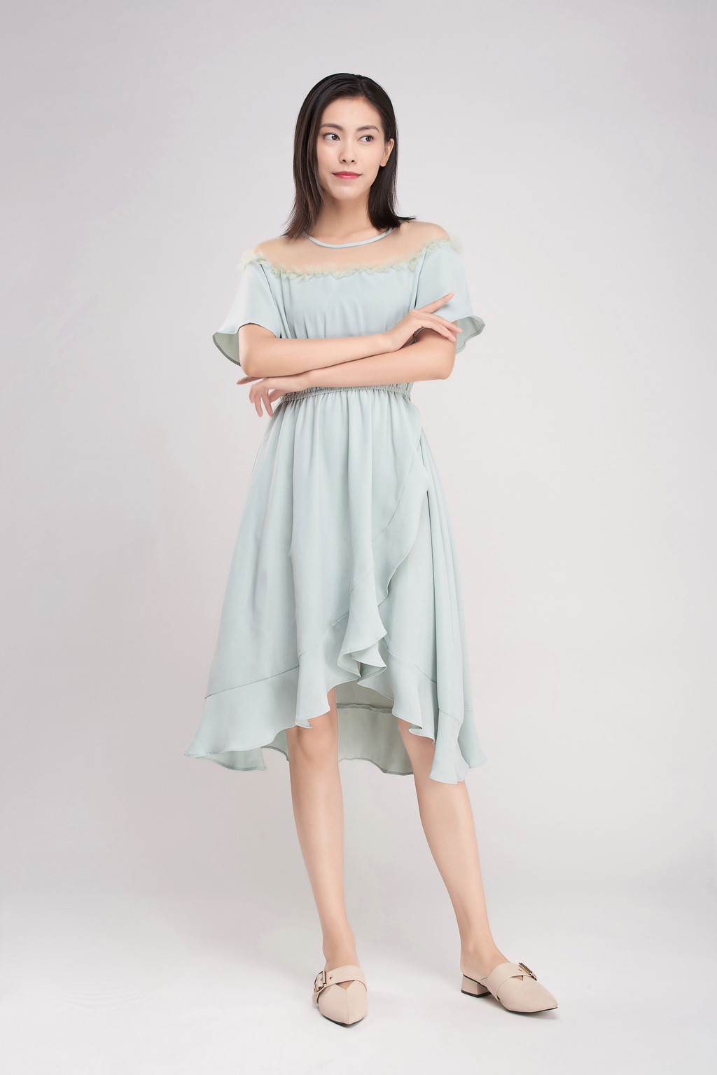 浅绿色服装模特全身像背景图片