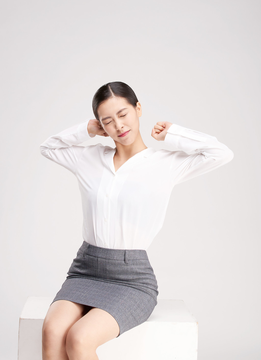 商务职业女性伸懒腰背景图片