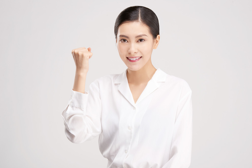 商务女性胜利握拳背景图片